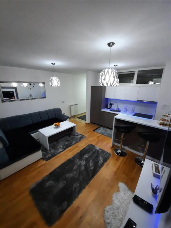 Apartman Bulevar Sarajevo - Free Parking エクステリア 写真