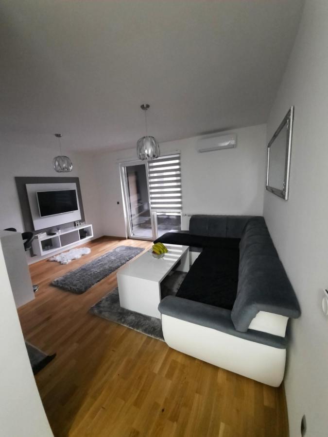 Apartman Bulevar Sarajevo - Free Parking エクステリア 写真